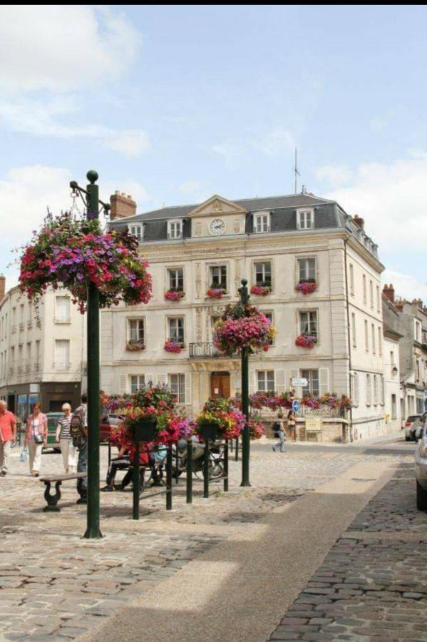 Detente Provinoise Provins Bagian luar foto